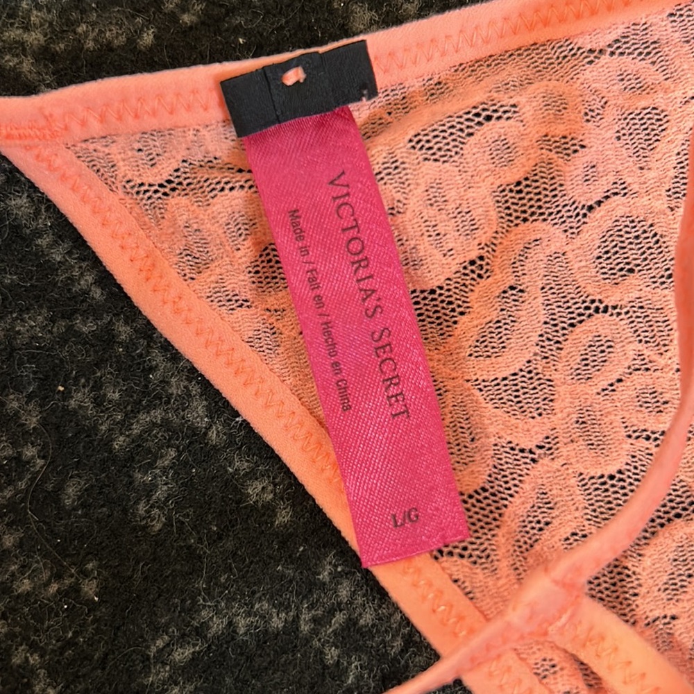 Victoria’s Secret g-String - Picture 3 of 4